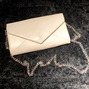 Le château clutch